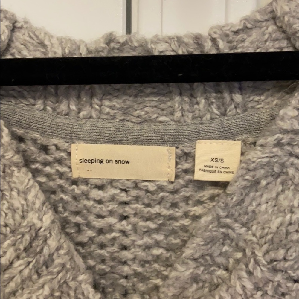 Knit sweater. - Picture 6 of 6